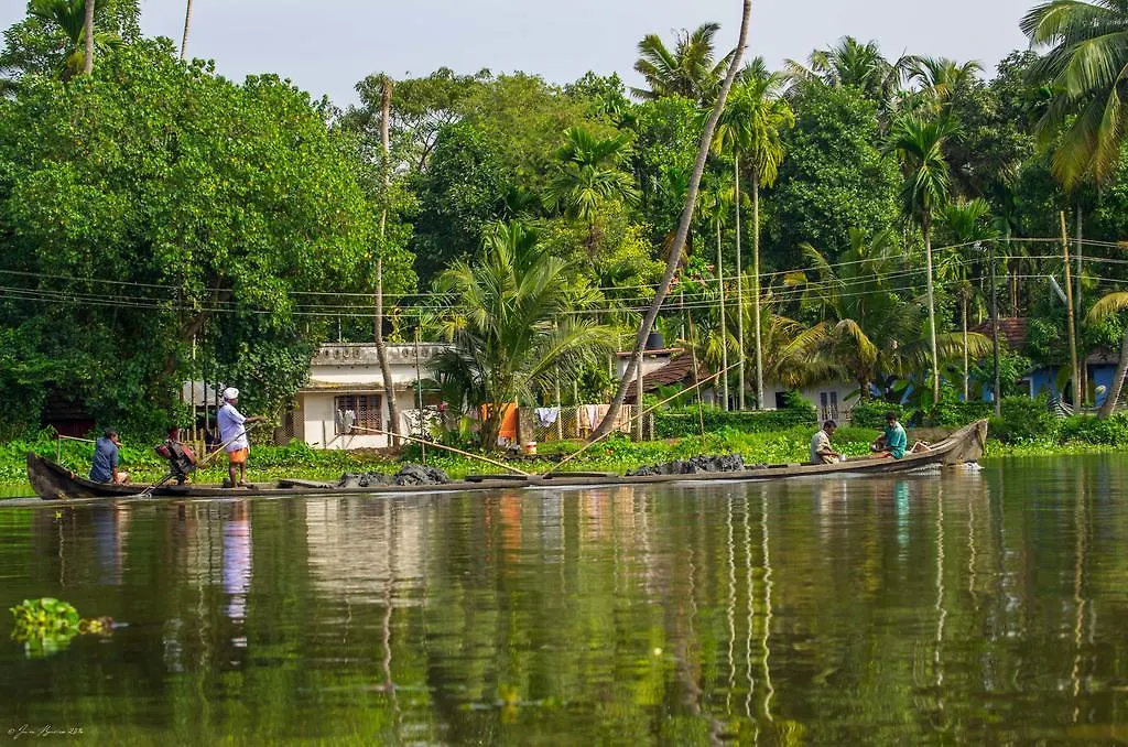 The Wind N Waves Hotel Alappuzha 2*,