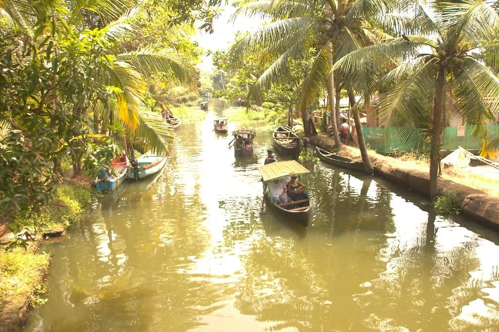 The Wind N Waves Hotel Alappuzha 2*,  India
