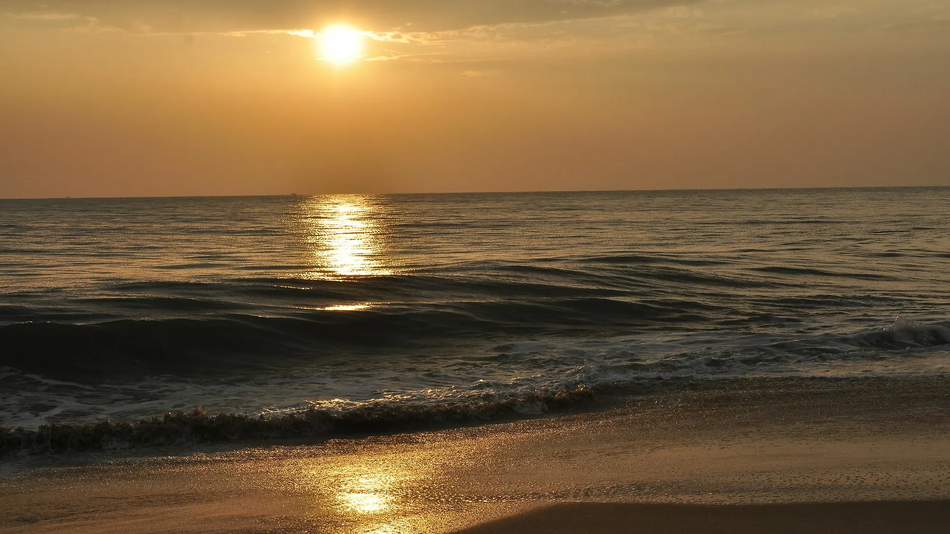 The Wind N Waves Hotel Alappuzha Guest house