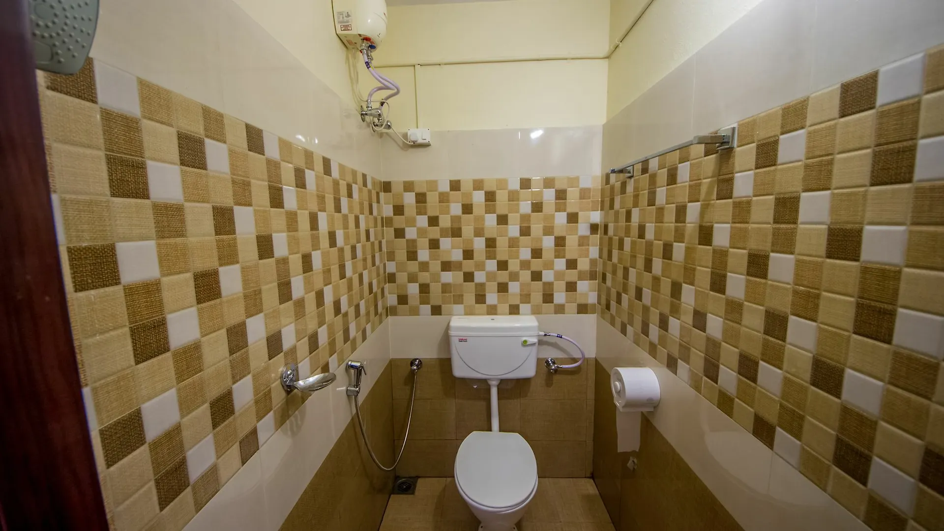 The Wind N Waves Hotel Alappuzha 2*,