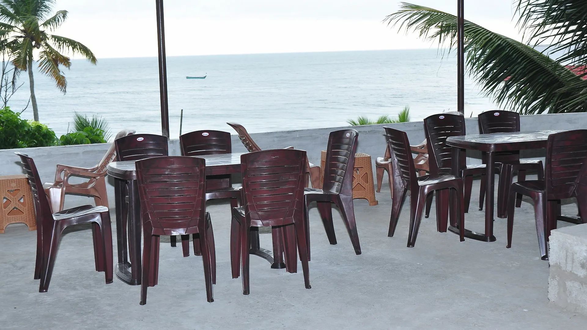 The Wind N Waves Hotel Alappuzha 2*,  India